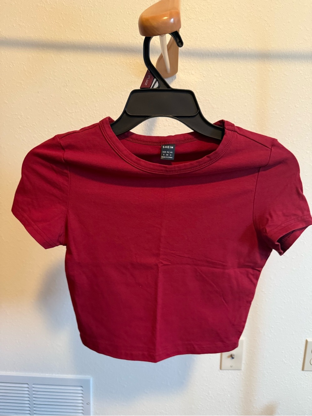 SHEIN Red Short Sleeve Cropped Tee